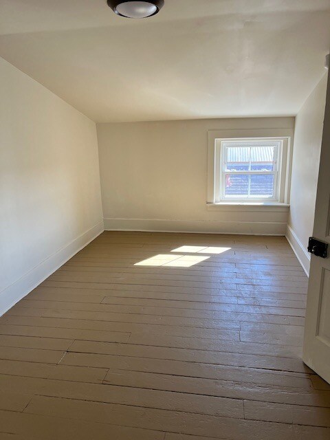 Dormitorio 1 - 111 N Main St