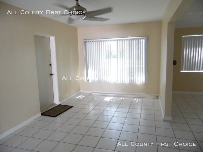 Building Photo - Spectacular 3 Bedroom Pool Home!
