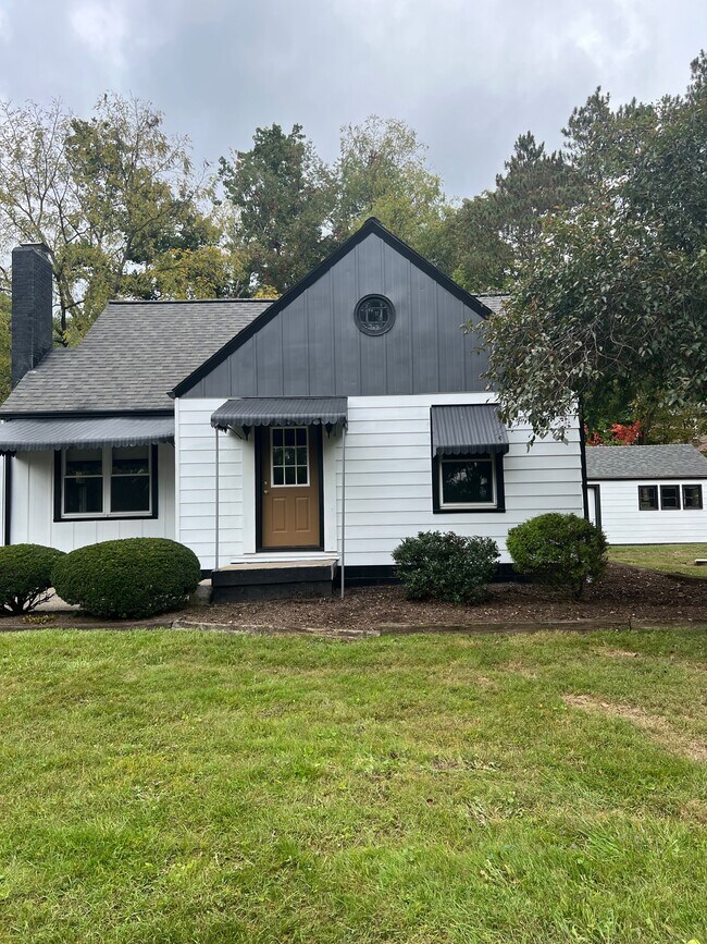 Building Photo - 6988 OH-83