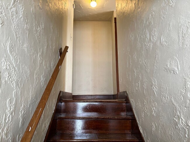 Foto del edificio - 300-302 W Fairview