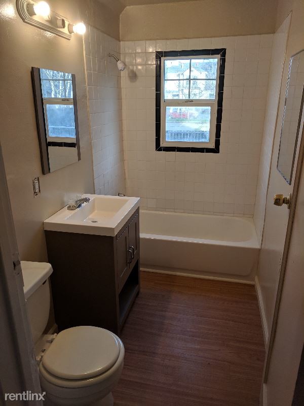 Building Photo - 330 E Flora St