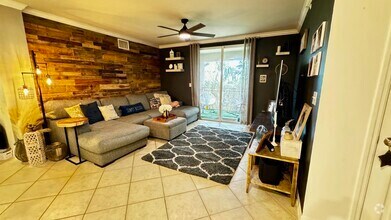 Building Photo - 6475 Emerald Dunes Dr