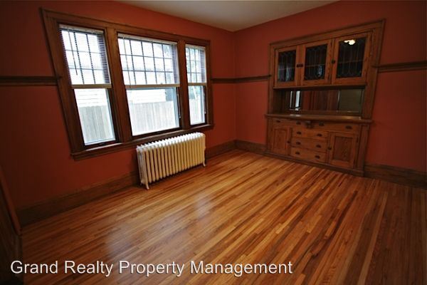 Building Photo - 823 Hamline Ave N