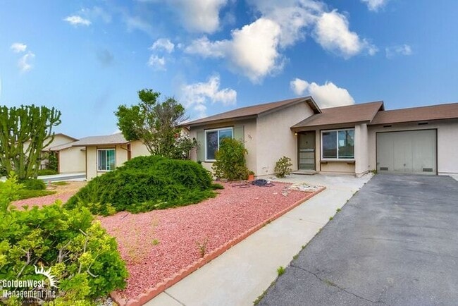 Building Photo - Remodeled Single Story 3Bdm 2Ba in Lovely ...