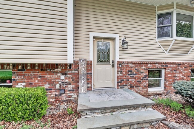 Building Photo - 809 Highland Lake Rd