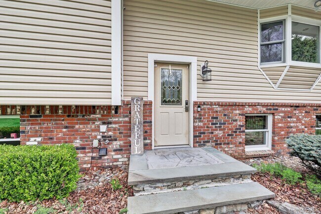 Foto del edificio - 809 Highland Lake Rd