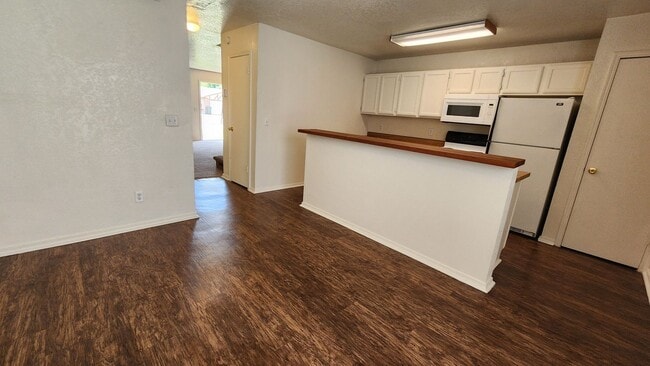 Building Photo - Norman Duplex