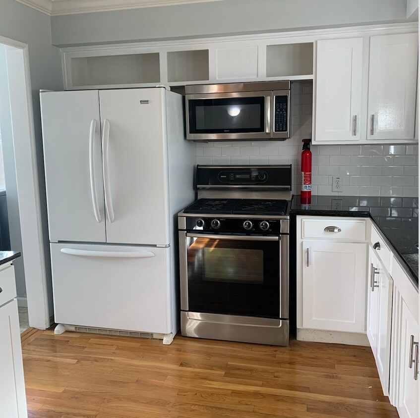 Foto principal - 2042 Glen Una Ave