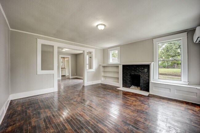 Foto del edificio - Freshly Updated 2 Bedroom House