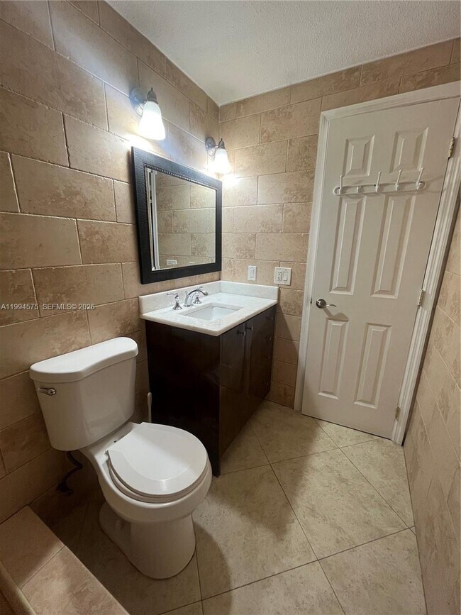 Foto del edificio - 3923 NE 166th St