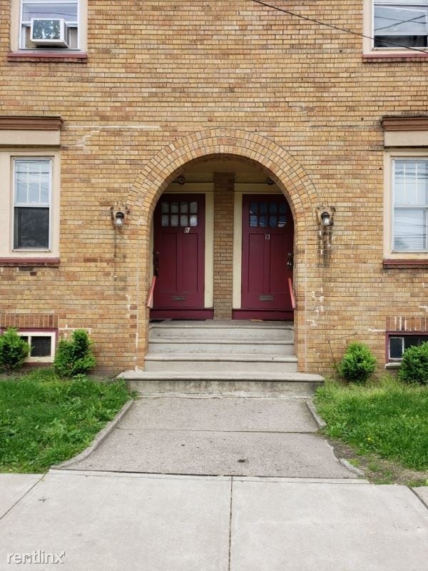 Primary Photo - 2 br, 1 bath Apartment - 728 W Maple Ave,