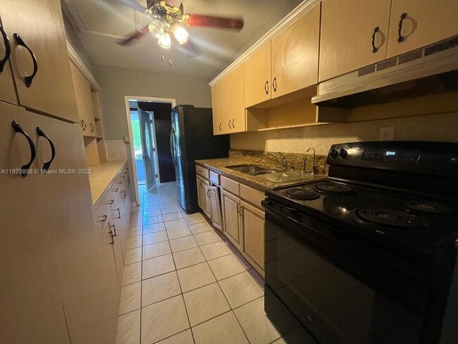 Foto del edificio - 1330 NE 203rd St