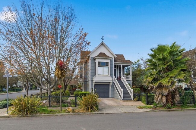 Building Photo - 1901 Spencer St