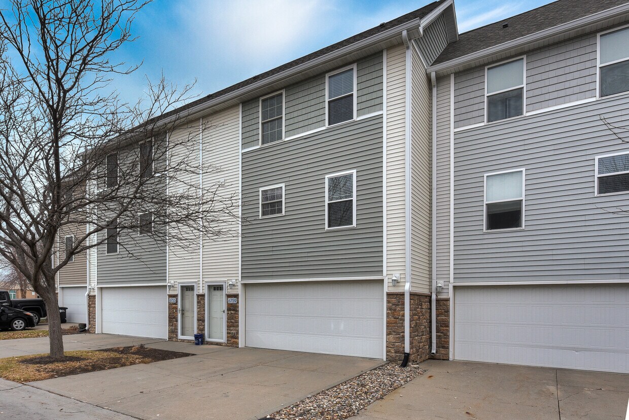 6755 S 181st Ct, Omaha, NE 68135 House Rental in Omaha, NE