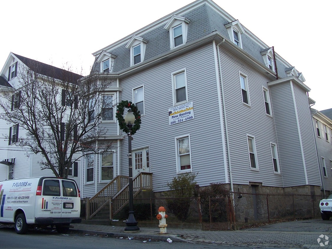 Building Photo - 319-325 Columbia St