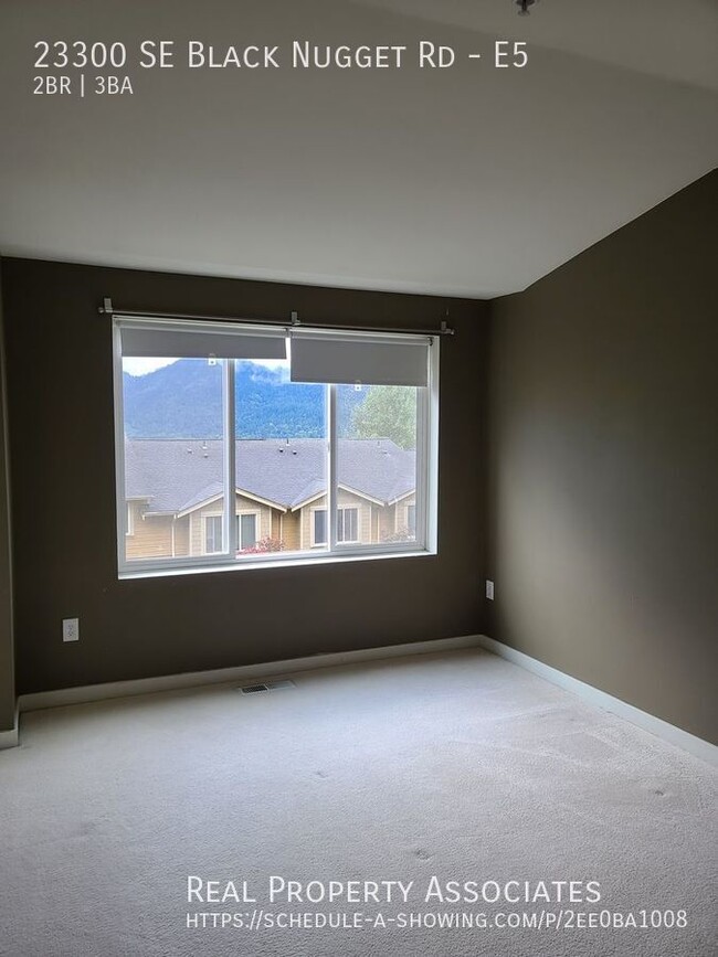 Building Photo - Quiet Two Bedroom Townhome Near Tiger Moun...