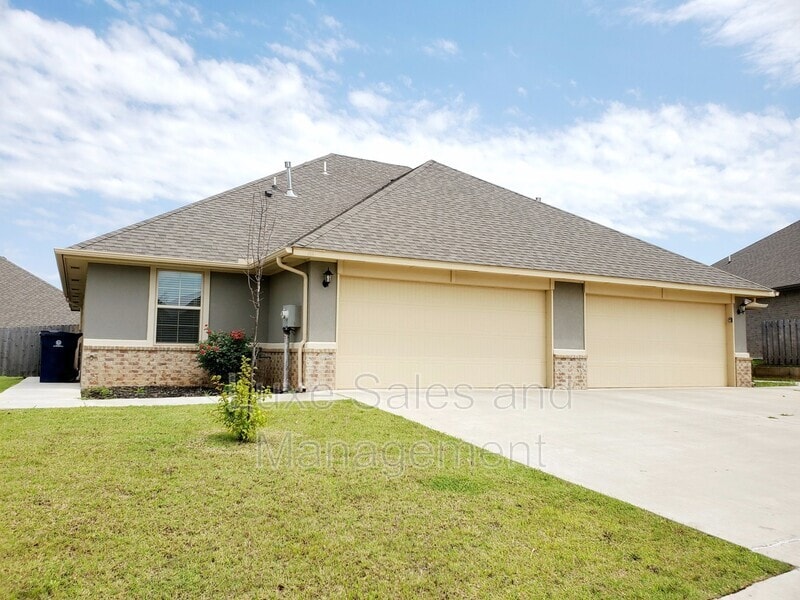 Primary Photo - 11211 NW 114th St