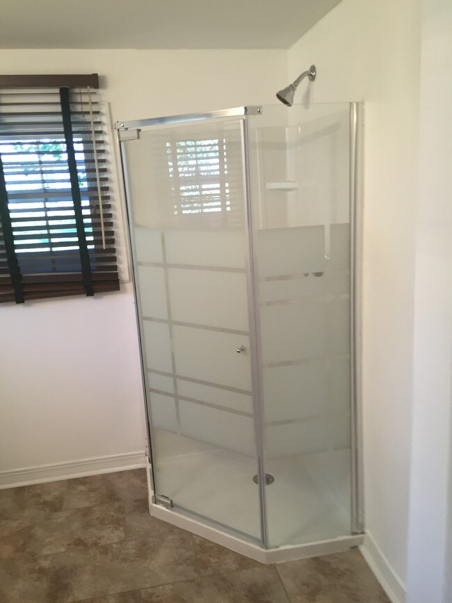 Building Photo - 1303 S Roxboro St