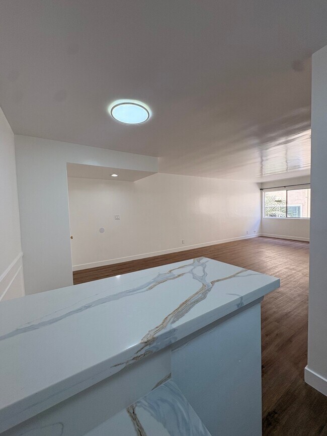 Building Photo - 1825 N Gramercy Pl