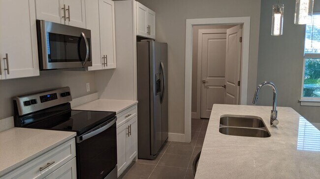 Building Photo - 345 Gardenia Ct