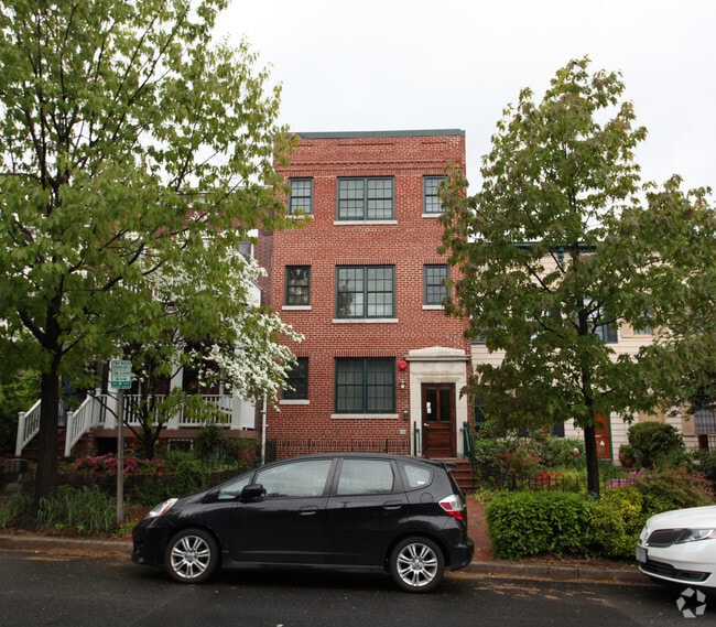 Building Photo - 510 8th St NE