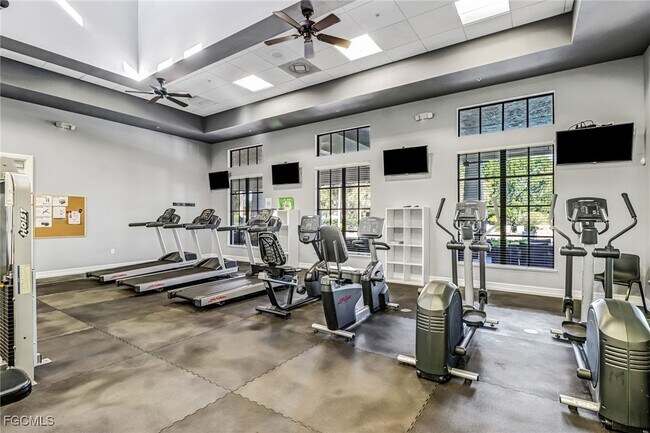 Foto del edificio - 12500 Fairmont Dr