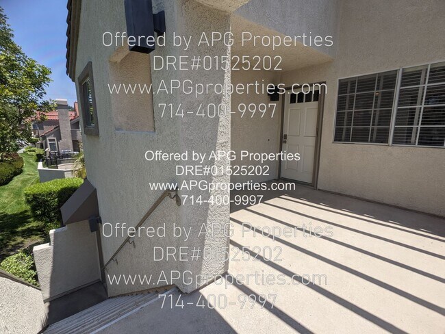 Building Photo - 2 Bedroom 1 Bathroom Condo with garage in ...