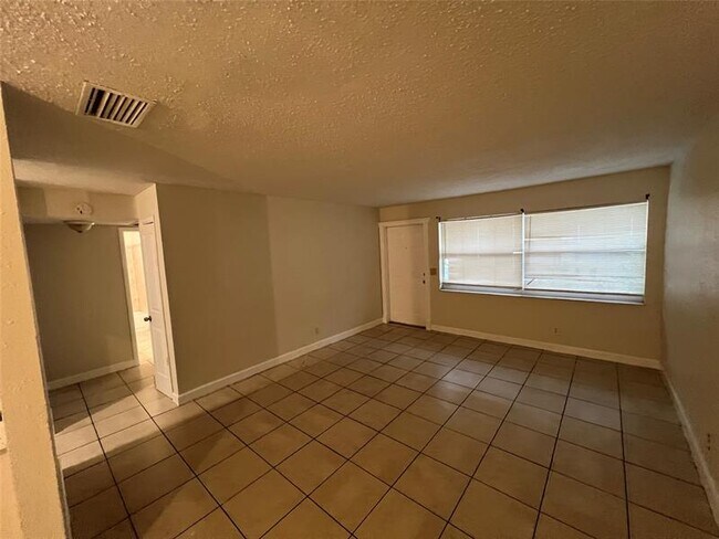 Foto del edificio - 5303 NW 24th Ct