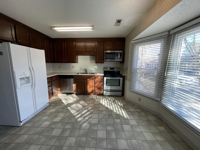 Building Photo - 6930 Steeplechase Dr NW