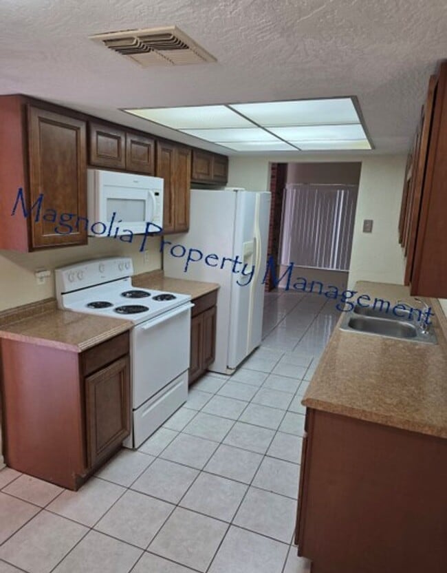 Building Photo - 4231 S Lake Orlando Pkwy