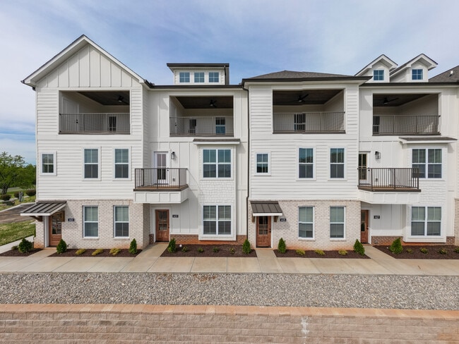 Building Photo - 1435 Spring Pointe Ln