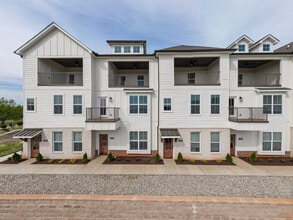 Building Photo - 1435 Spring Pointe Ln