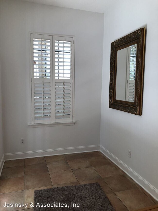 Building Photo - 3 br, 2.5 bath House - 1585 Park Ave