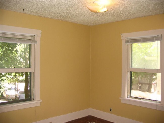 Building Photo - 4 br, 1 bath House - 914 Leebarton Ct