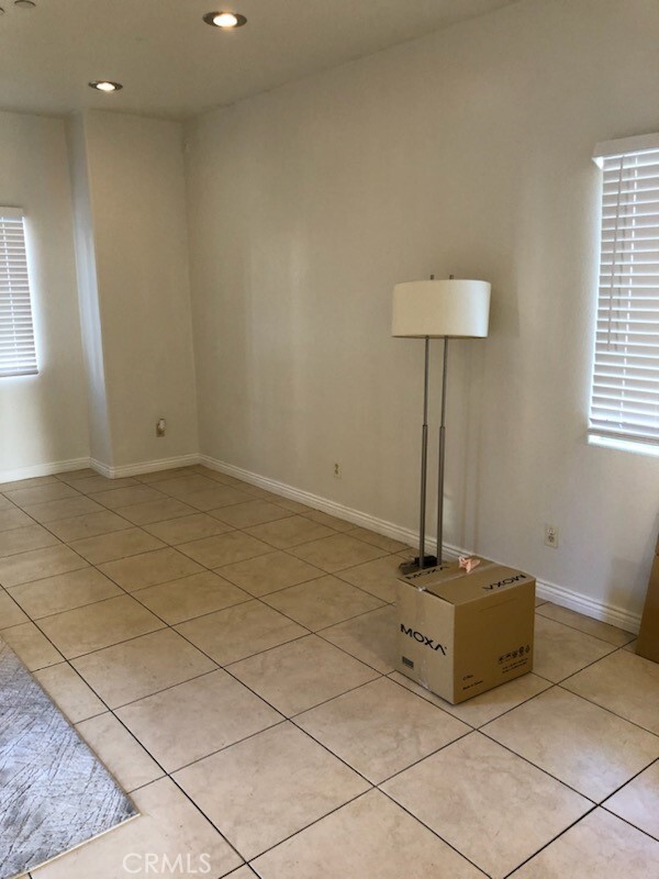 Building Photo - 319 Lampman Way