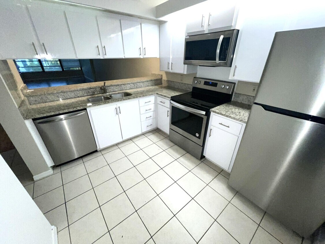 Primary Photo - 3516 Whitehall Dr