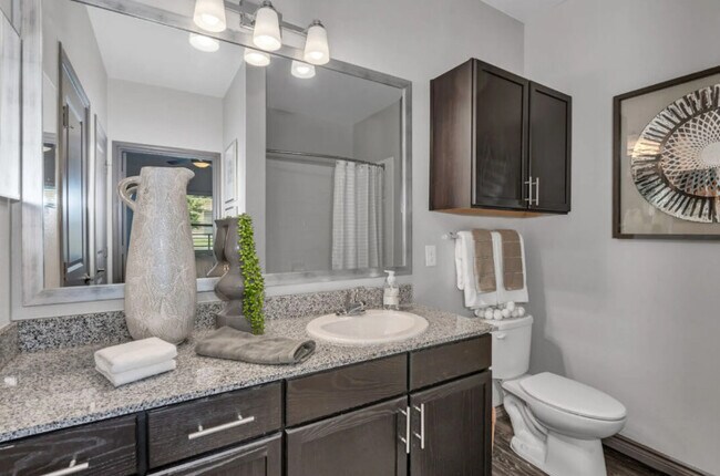 Casa de botellas en la calle principal - Baño - Bottle House on Main