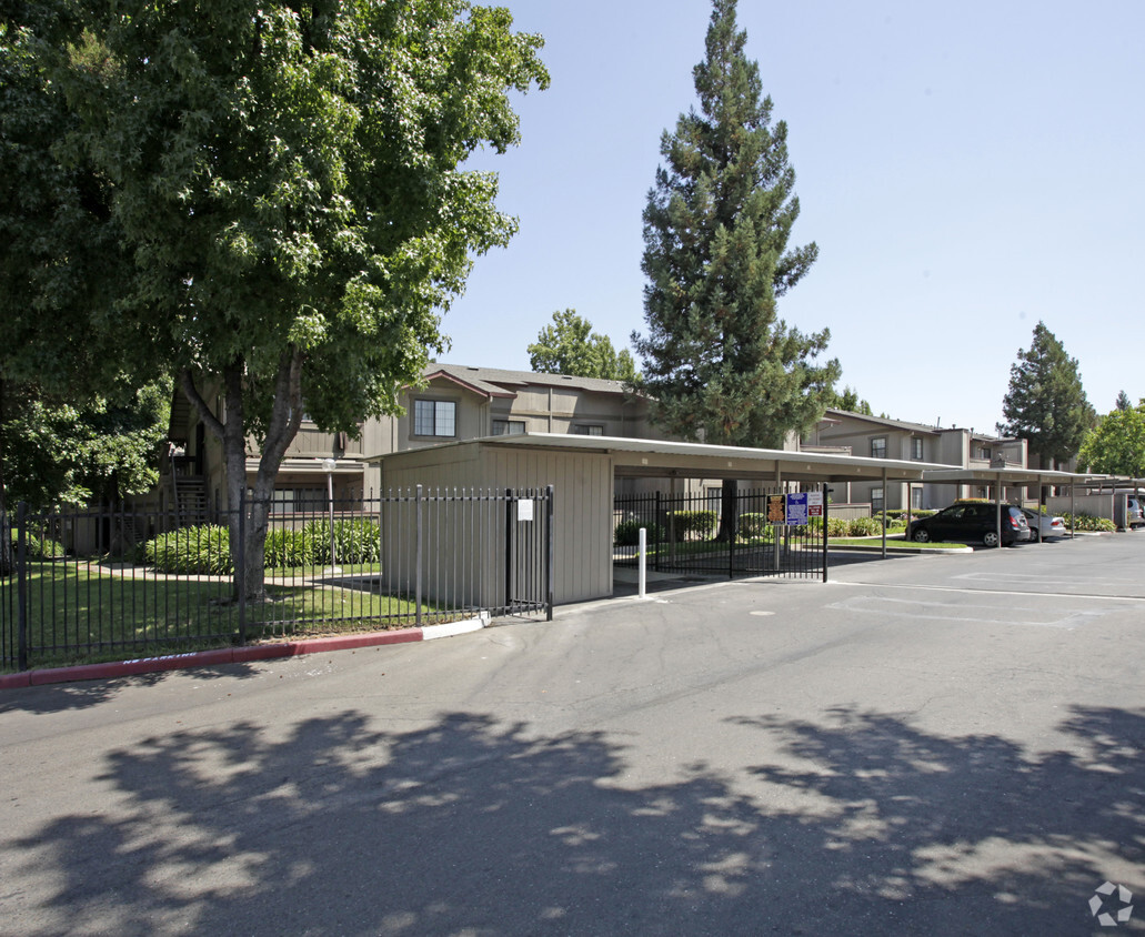 Primary Photo - River Oaks Apartments