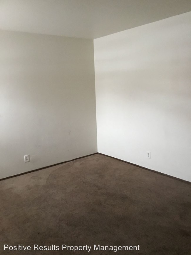 Foto del edificio - 4879 Creek View Rd