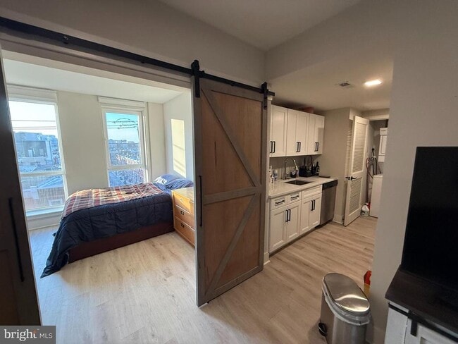 Foto del edificio - 1805 N Howard St