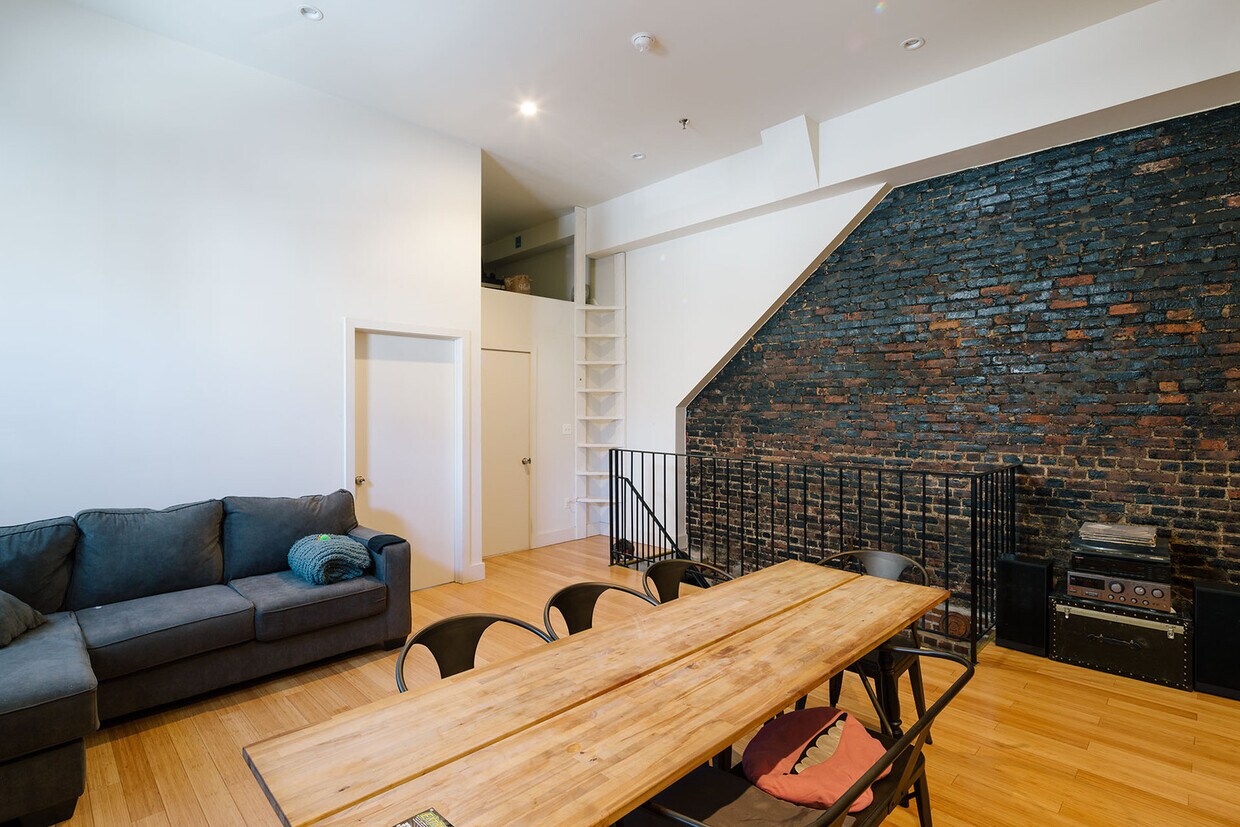 Foto principal - 716 Knickerbocker Ave