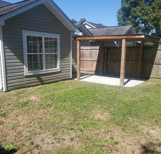 Foto del edificio - 200 Allen Richard Ct