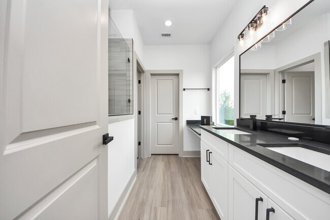 Foto del edificio - 5319 Kindred Gdn Ln