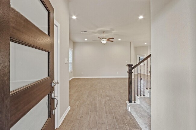 Building Photo - 7011 Golden Groundsel Dr