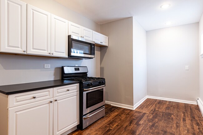 Foto del edificio - 3823 N Drake Ave