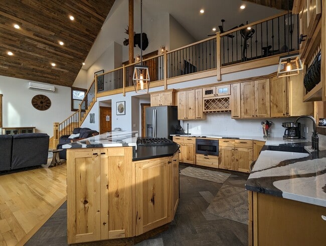 Building Photo - Ballston Lake House