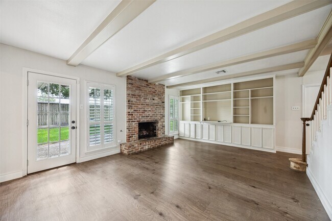 Foto del edificio - 12515 Woodthorpe Ln