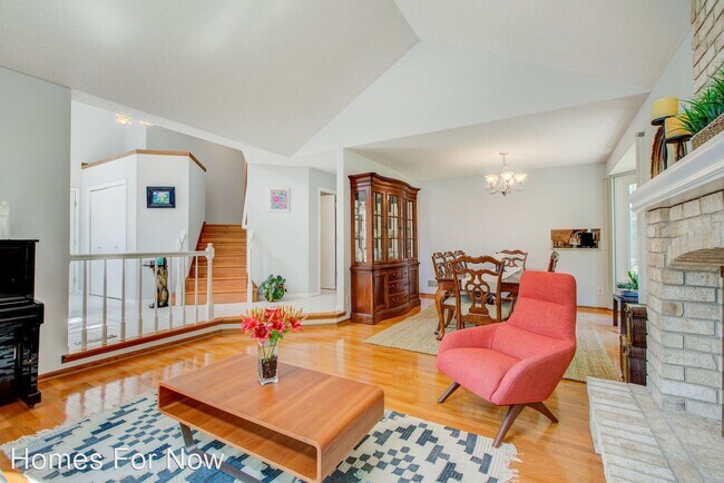 Building Photo - 4 br, 4 bath House - 5820 Churchill Street