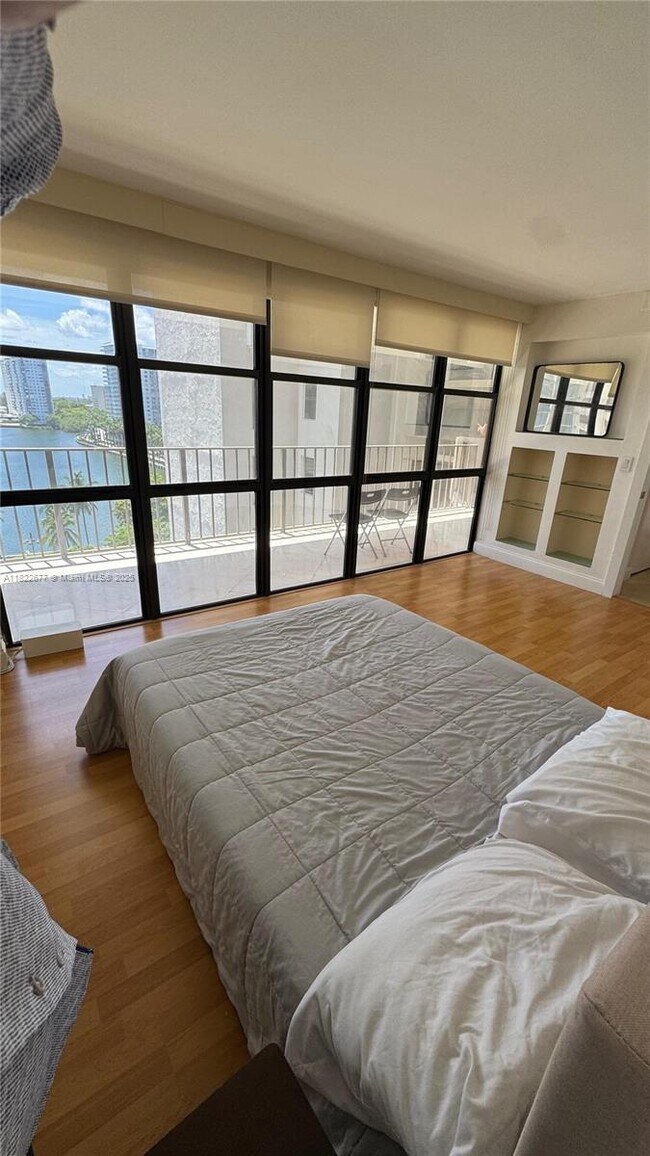 Foto del edificio - 18181 NE 31st Ct
