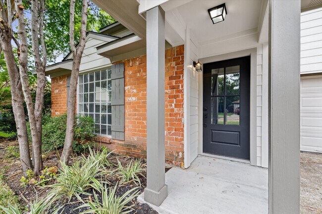 Foto del edificio - 15910 Timber Valley Dr
